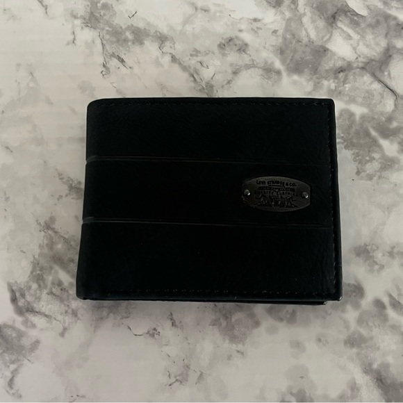 NEW Levi’s RFID Bi-Fold Leather Wallet - Picture 2 of 9